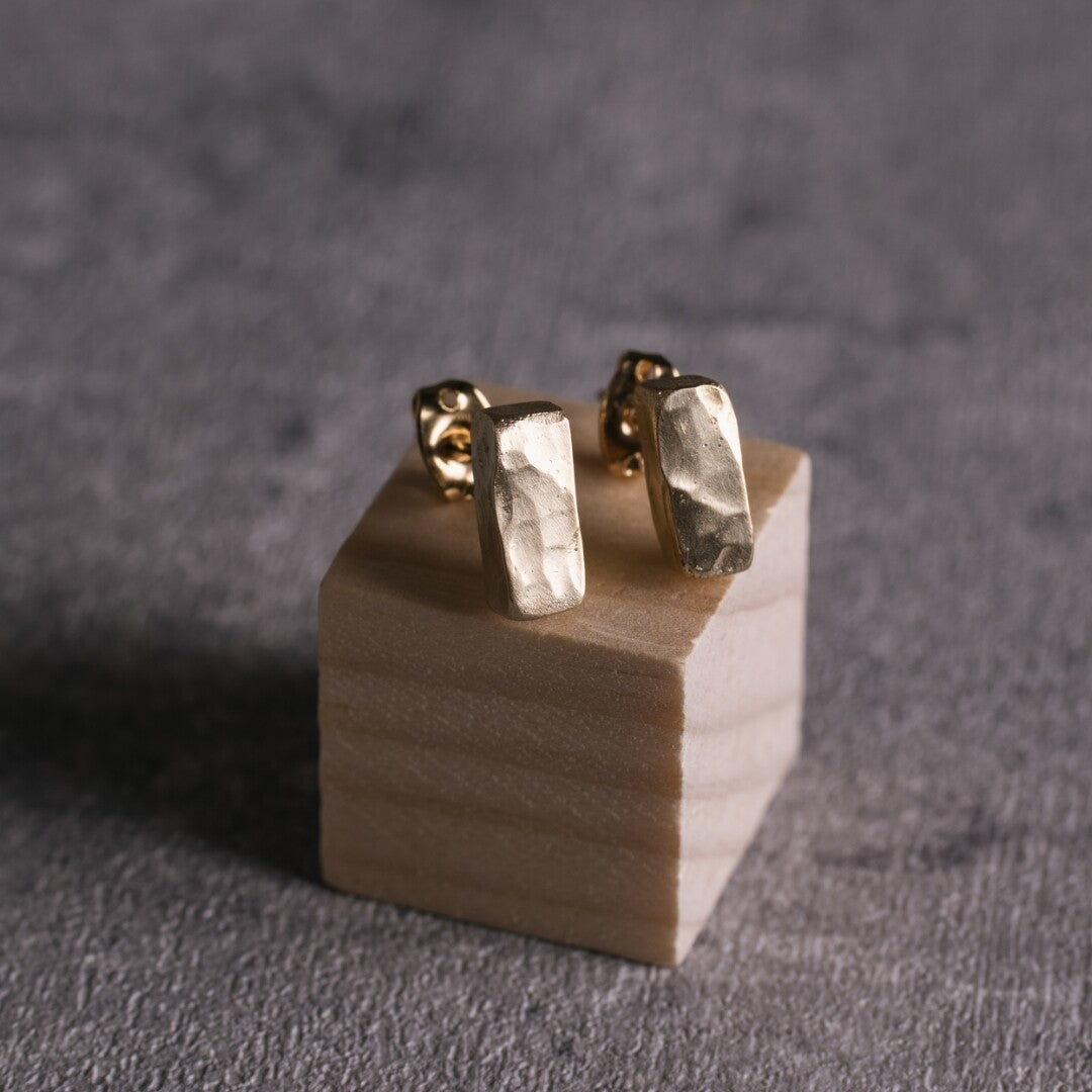黃銅錘紋盒形穿孔耳環
