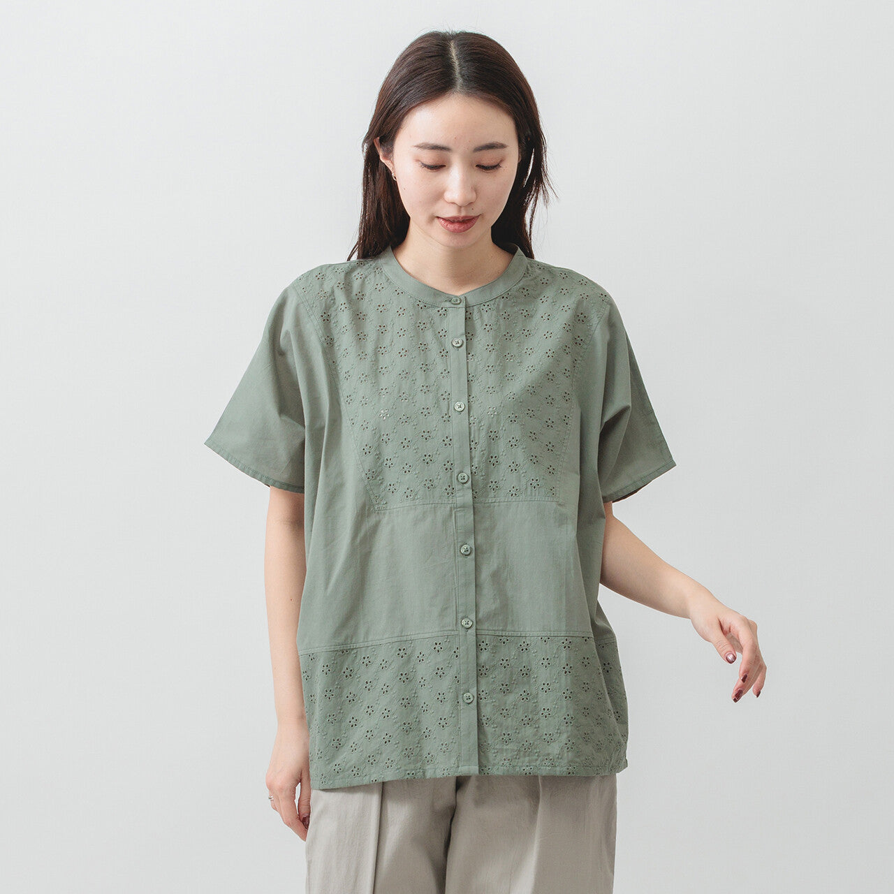 刺繡小花開襟襯衫