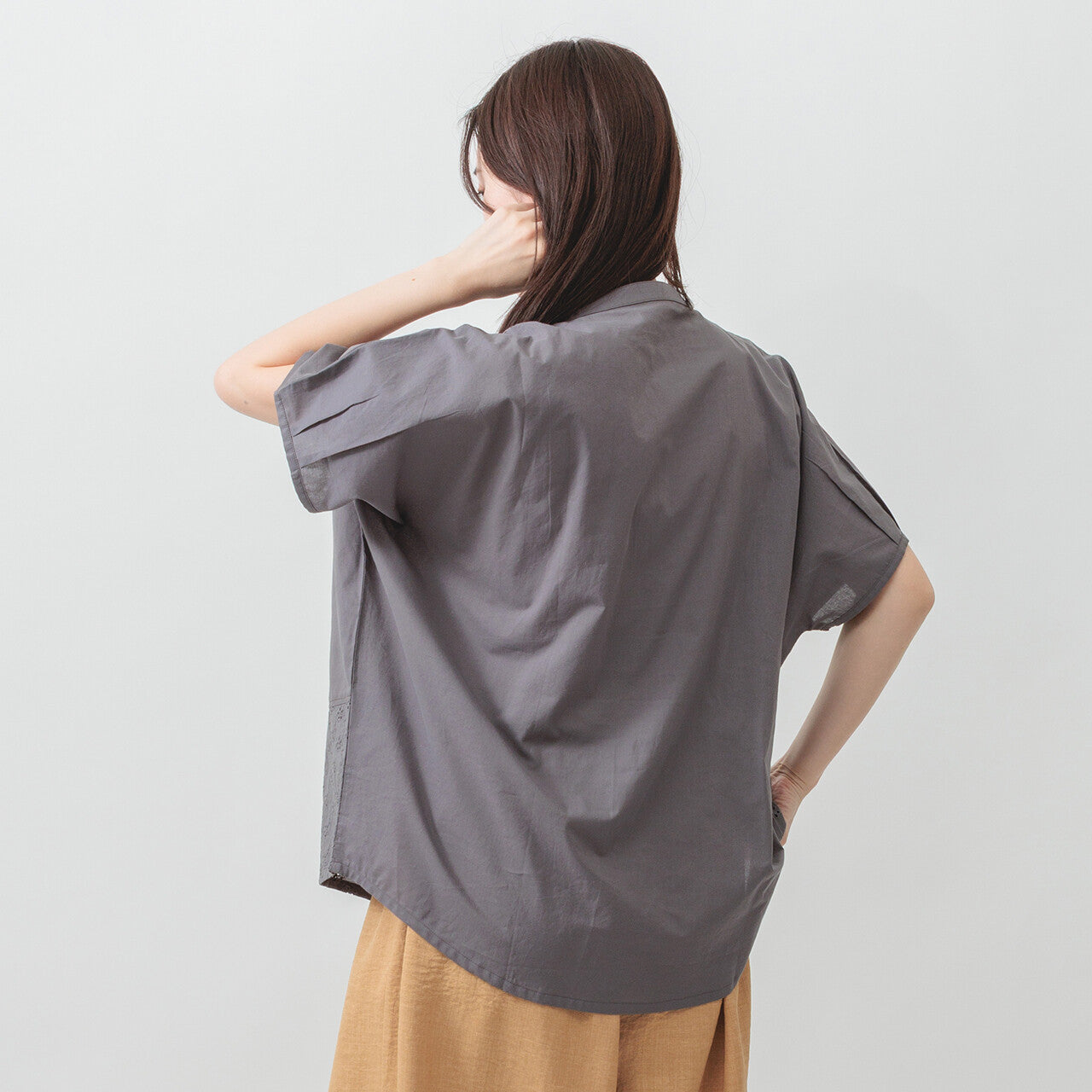 刺繡小花開襟襯衫