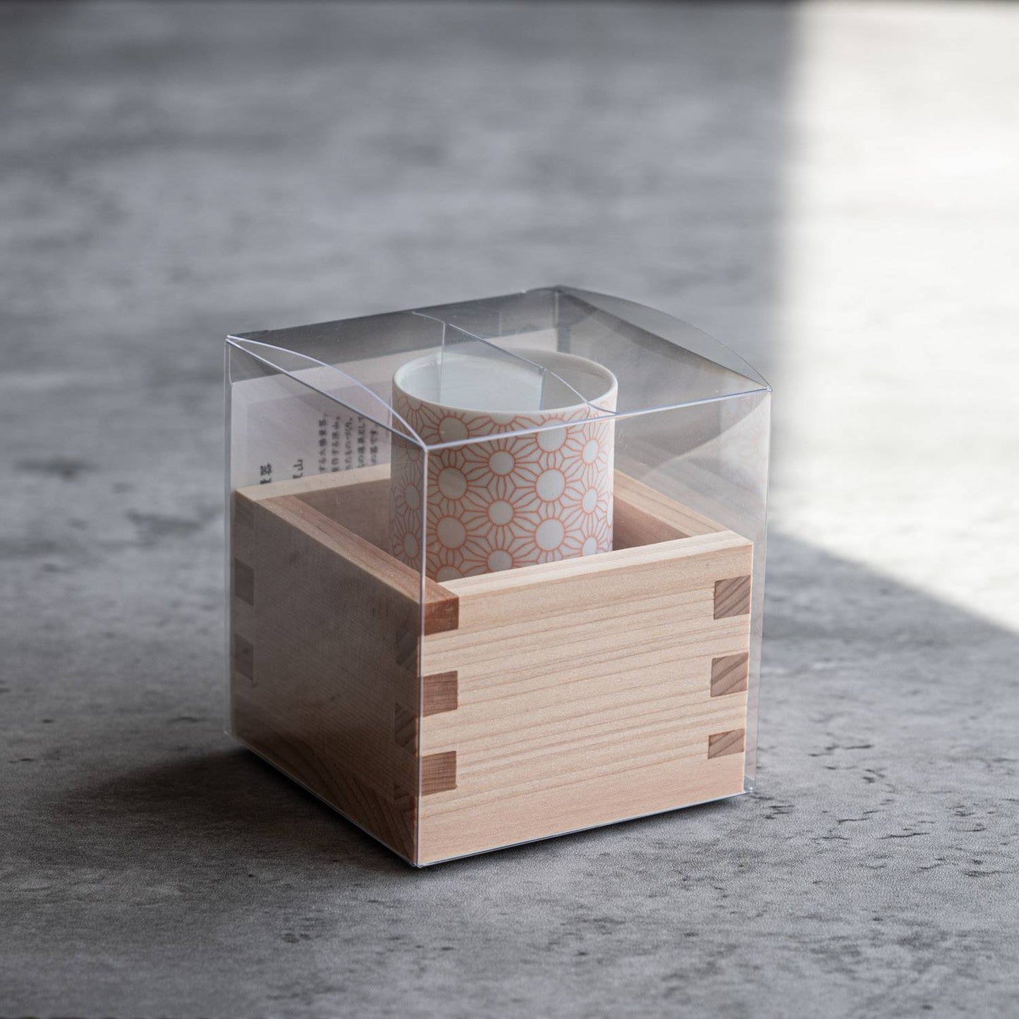 Miyama-glazed sake cup with five wooden spoons set