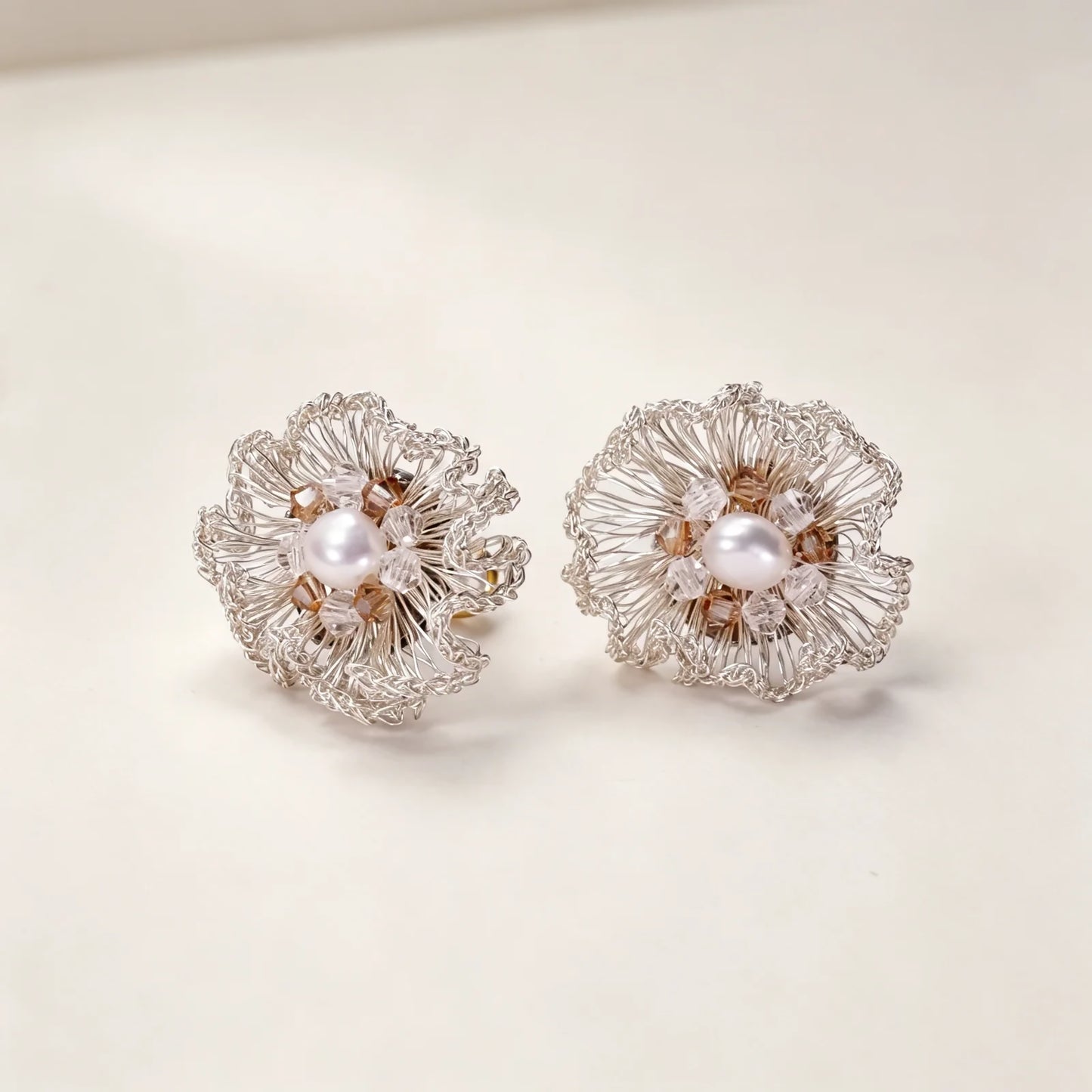 [Flower Shadow Pearl 5mm-Silver 2cm] Embroidered Earrings