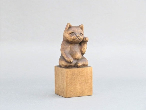左手で招き猫　蜜蝋仕上げ　猫仏