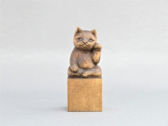 左手で招き猫　蜜蝋仕上げ　猫仏