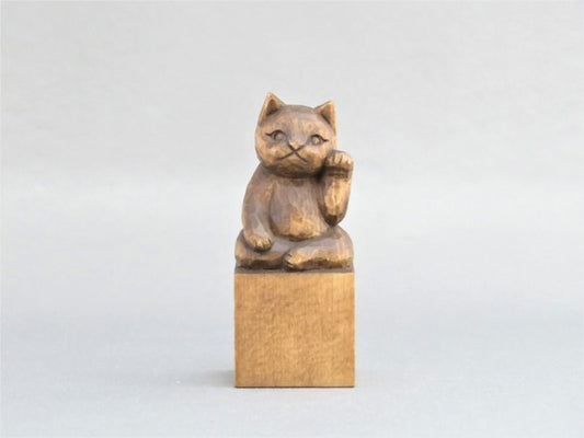 左手で招き猫　蜜蝋仕上げ　猫仏